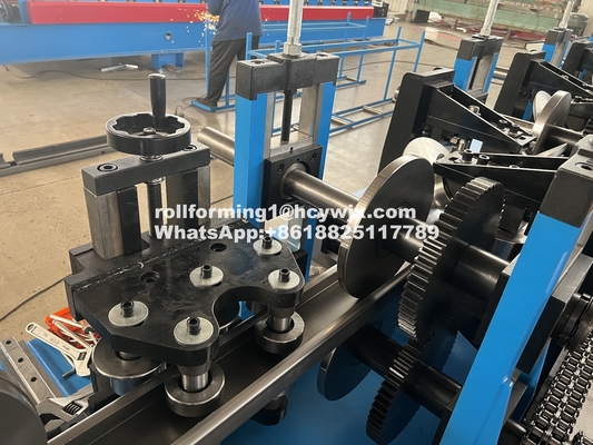 Un clic CZ Purlin Interchange Roll Forming Machine Chain Drive