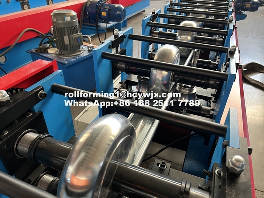 PLC e convertitore controllato Gutter Roll Forming Machine per supporto online