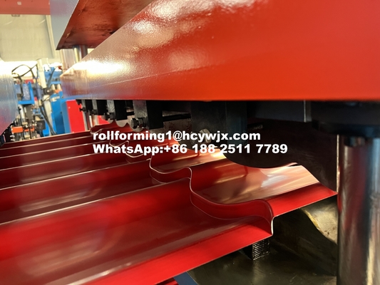 Macchina per la formazione di rotoli a freddo a doppio strato con profilo C15 e TR10-113