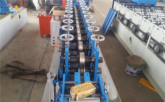 Macchina di formazione automatica di rotoli a chioma in acciaio di alta qualità