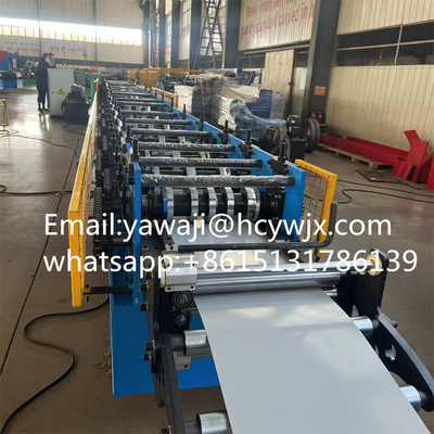 Macchina di formazione automatica di rotoli a scarico
