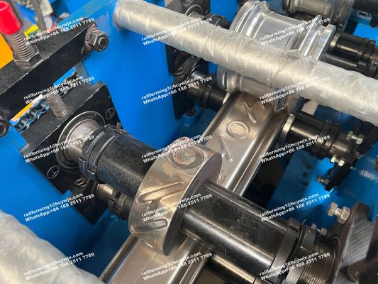 Macchine per la formazione di rotelle di serrature per porte di garage
