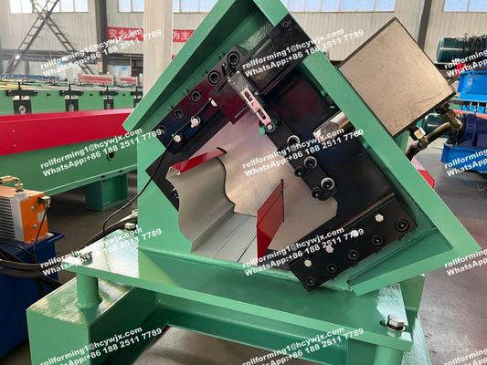 Macchina di scarico di acciaio / alluminio / rame per profili di scarico di acqua piovana