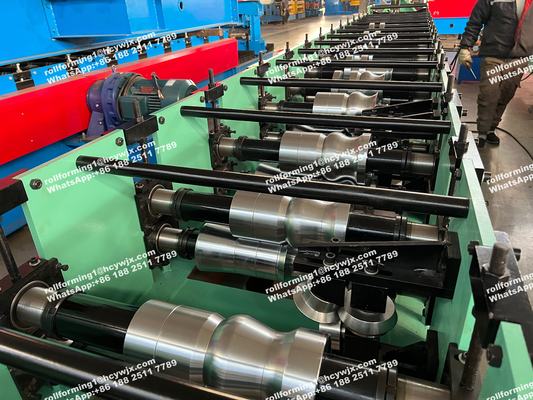 Macchina di scarico di acciaio / alluminio / rame per profili di scarico di acqua piovana