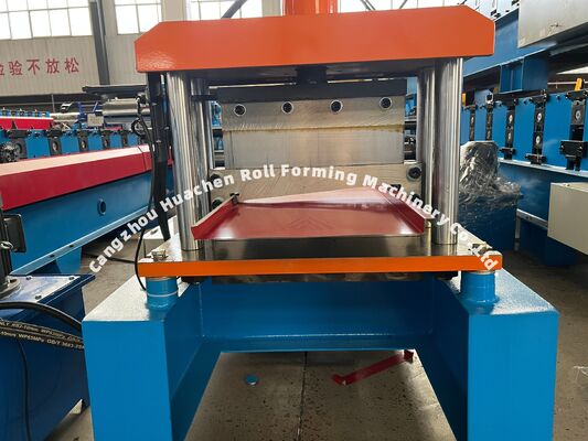 Macchina per la formazione di rotoli di pannelli di parete in acciaio freddo