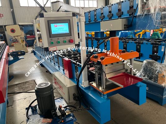 Macchina per la formazione di rotoli di pannelli di parete in acciaio freddo