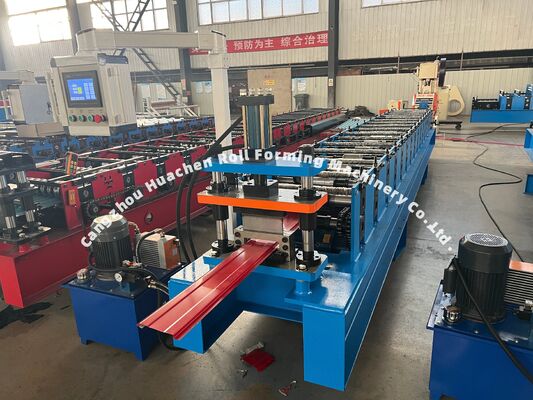 Macchina automatica per la profilatura di pannelli murali
