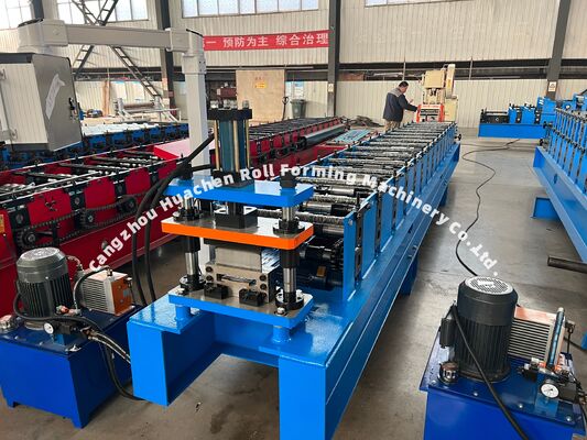 Macchina automatica per la profilatura di pannelli murali