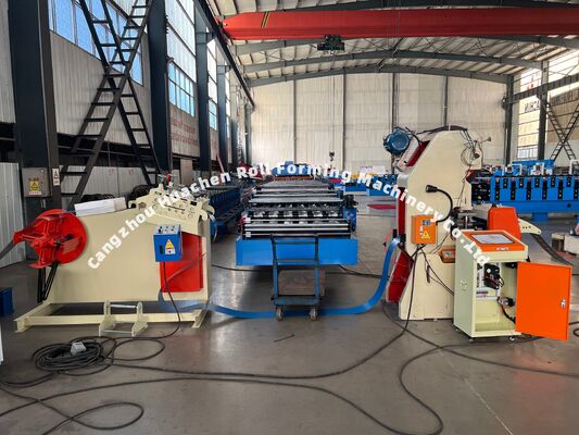 Macchina automatica per la profilatura di pannelli murali