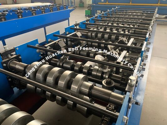 Macchine per la formazione a freddo di rotoli di materiali da costruzione metallici