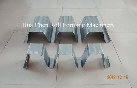 1.2mm Spessore 28T Peso Metal Deck Roll Forming Machine con 1 anno di garanzia per la produzione di pavimenti