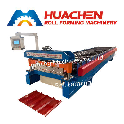 Una macchina per la produzione di pannelli di tetto metallici per la produzione di pannelli di tetto ondulati a piastrelle mediante processo di laminazione