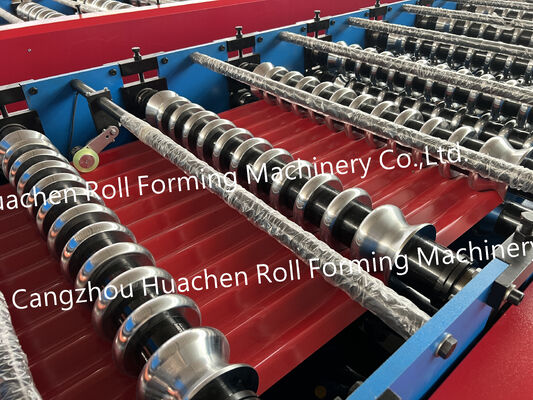 Macchina per la produzione di piastrelle per coperture in lamiera metallica Macchina per la formatura di rotoli di piastrelle per tetti ondulati e trapezoidali