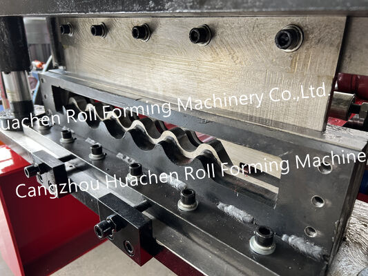 Macchine per la formazione di lamiere per pannelli di tetto trapezoidali e ondulati in acciaio metallico a strato unico