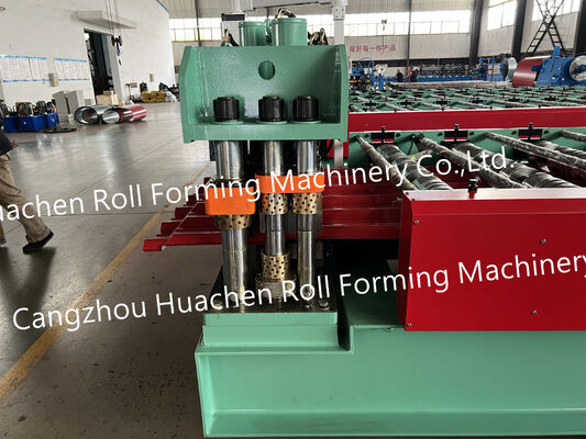 Macchine per la formazione di pannelli di copertura a profilati mono strati di piastrelle metalliche in acciaio
