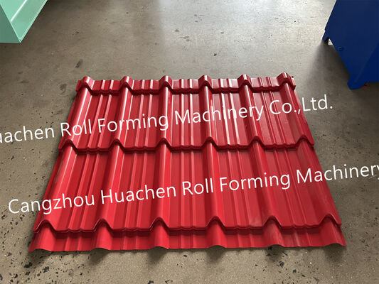 Macchine per la formazione di pannelli di copertura a profilati mono strati di piastrelle metalliche in acciaio