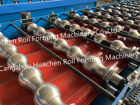 Macchina per la formatura di rotoli di fogli per coperture in tegole d'acciaio per materiale da costruzione