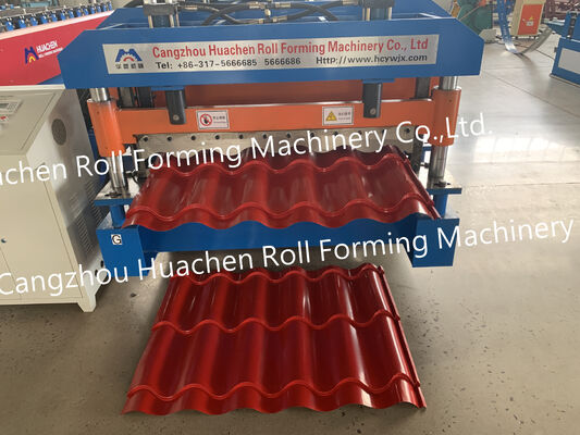 Macchina per la formatura di rotoli di fogli per coperture in tegole d'acciaio per materiale da costruzione