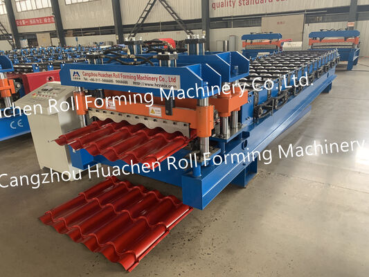 Macchina per la formatura di rotoli di fogli per coperture in tegole d'acciaio per materiale da costruzione