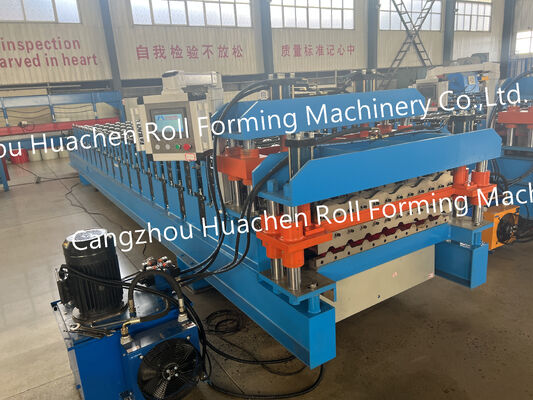Macchine per la formazione di fogli di pannelli di tetto e di pannelli di parete