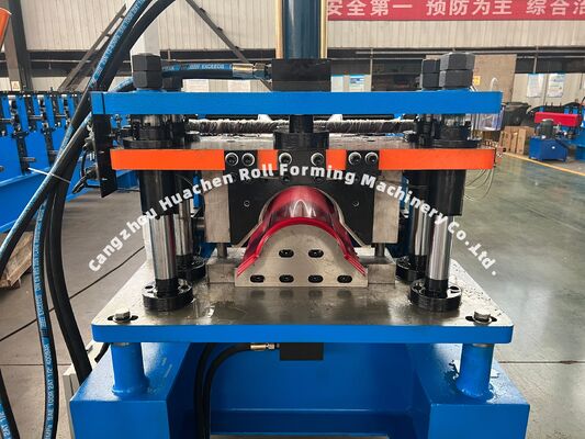 Macchina per la formatura di rulli di colmo metallici ad alte prestazioni per la produzione nell'industria dei tetti