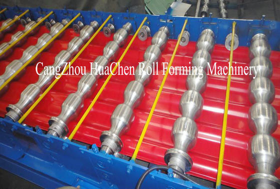 Il tetto d'acciaio mattonelle/di profilo/ha lustrato il rotolo delle mattonelle che forma la macchina con il sistema di controllo del Plc