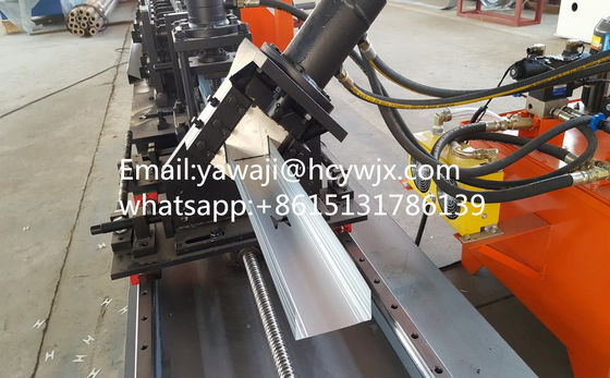 Apparecchiatura pratica per la fabbricazione di chiole a caldo, per la lavorazione di rotoli di acciaio di calibro leggero