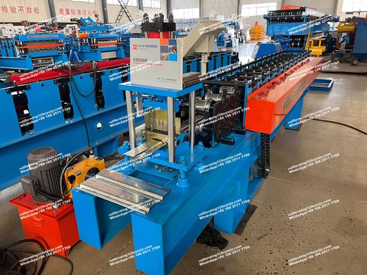 Produzione efficiente Customized Steel Shutter Door Roll Forming Machine
