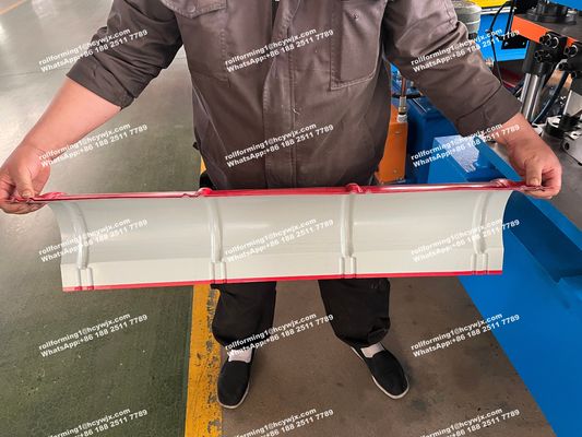 Rotolo ad alta velocità del tetto del cappuccio di Ridge del tetto della lamiera di acciaio di colore che forma mattonelle che fanno macchina