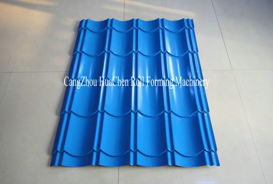 Rotolo del tetto di stile classico e romano che forma macchina